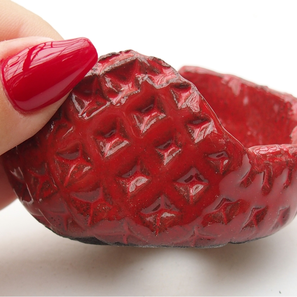 Ceramic Shell 7,5 x 7 x 4,5 cm , colour red