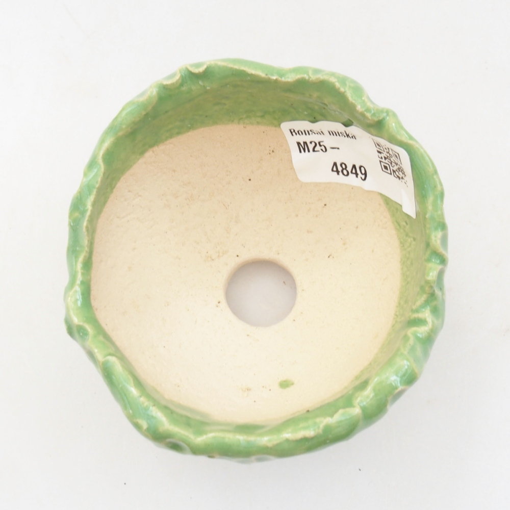 Ceramic shell 7.5 x 7.5 x 5.5 cm, color green