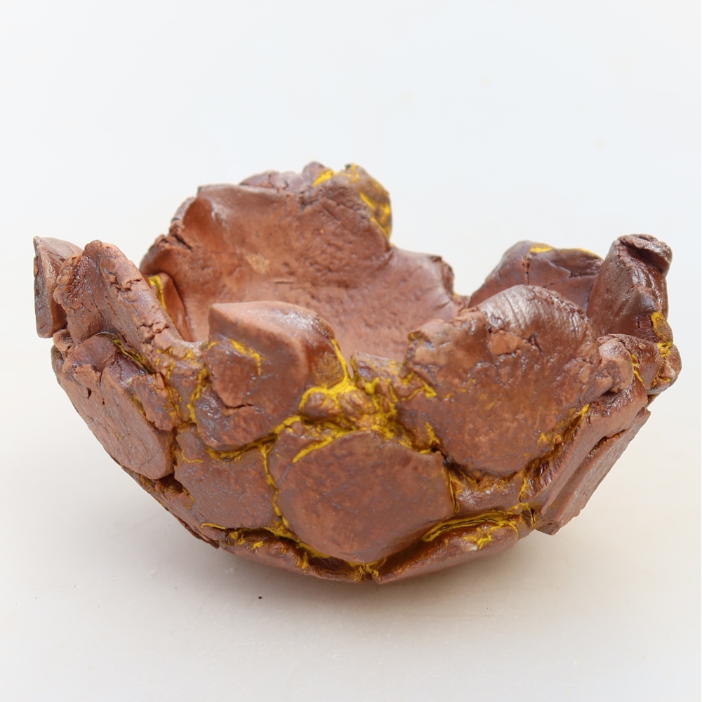 Ceramic Eggshell, 9.5 x 9 x 6 cm, yellow