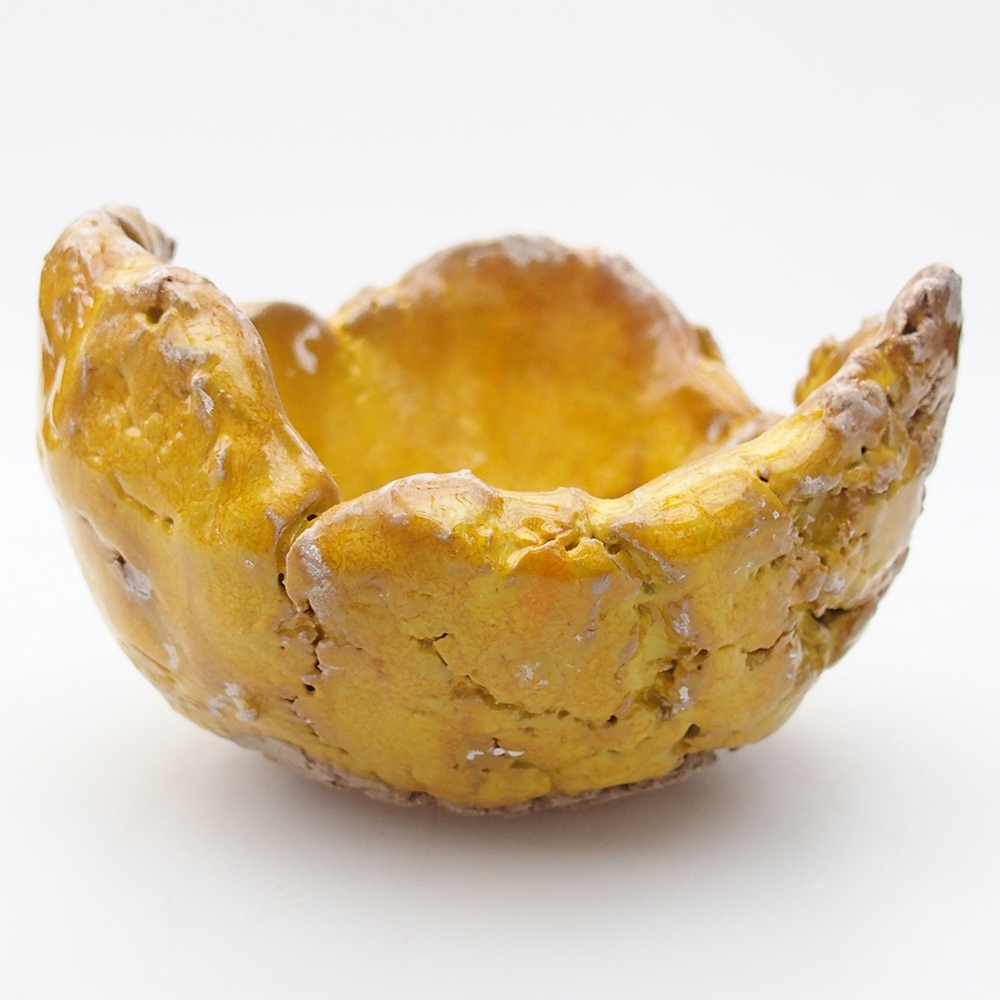 Ceramic Shell 9 x 9 x 6 cm , yellow