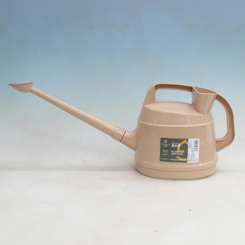 Plastic watering can 4.5 liters Beige