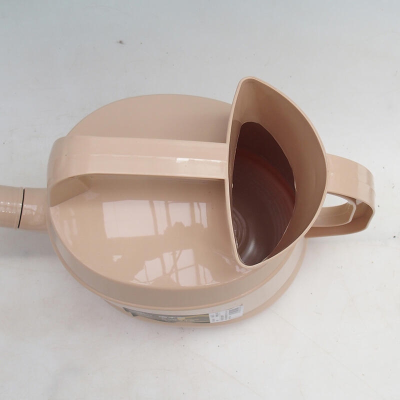 Plastic watering can 4.5 liters Beige