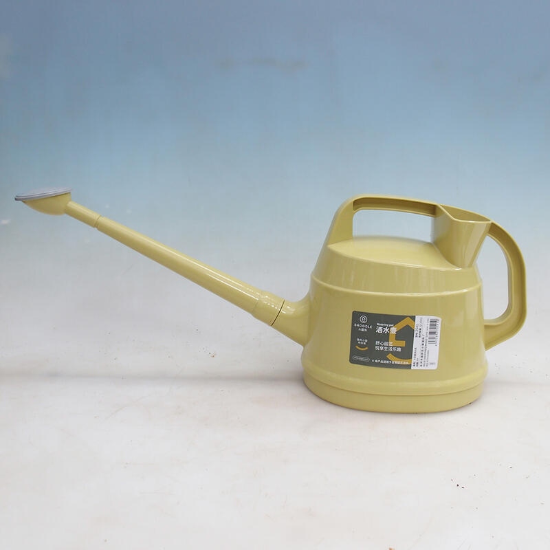 Plastic watering can 4.5 liters Yellow