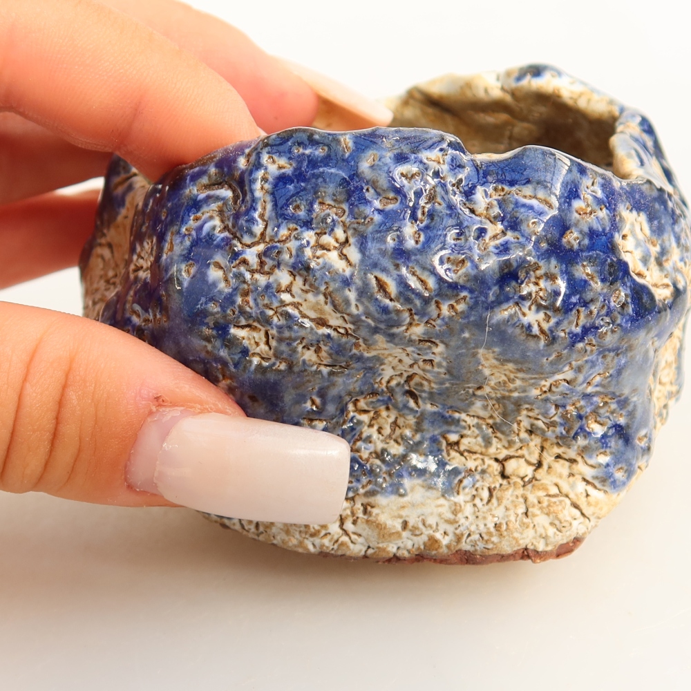 Ceramic Eggshell, 7.5 x 8 x 5.5 cm, blue and white