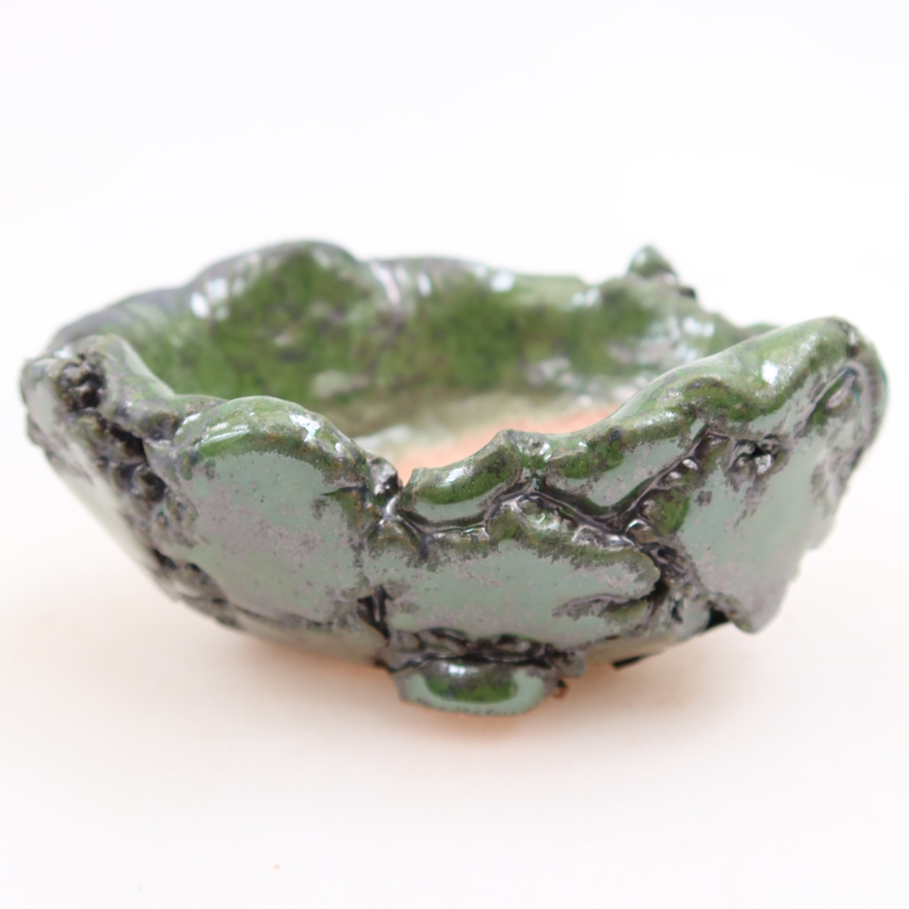 Ceramic Shell  10 x 8.5 x 5 cm, green