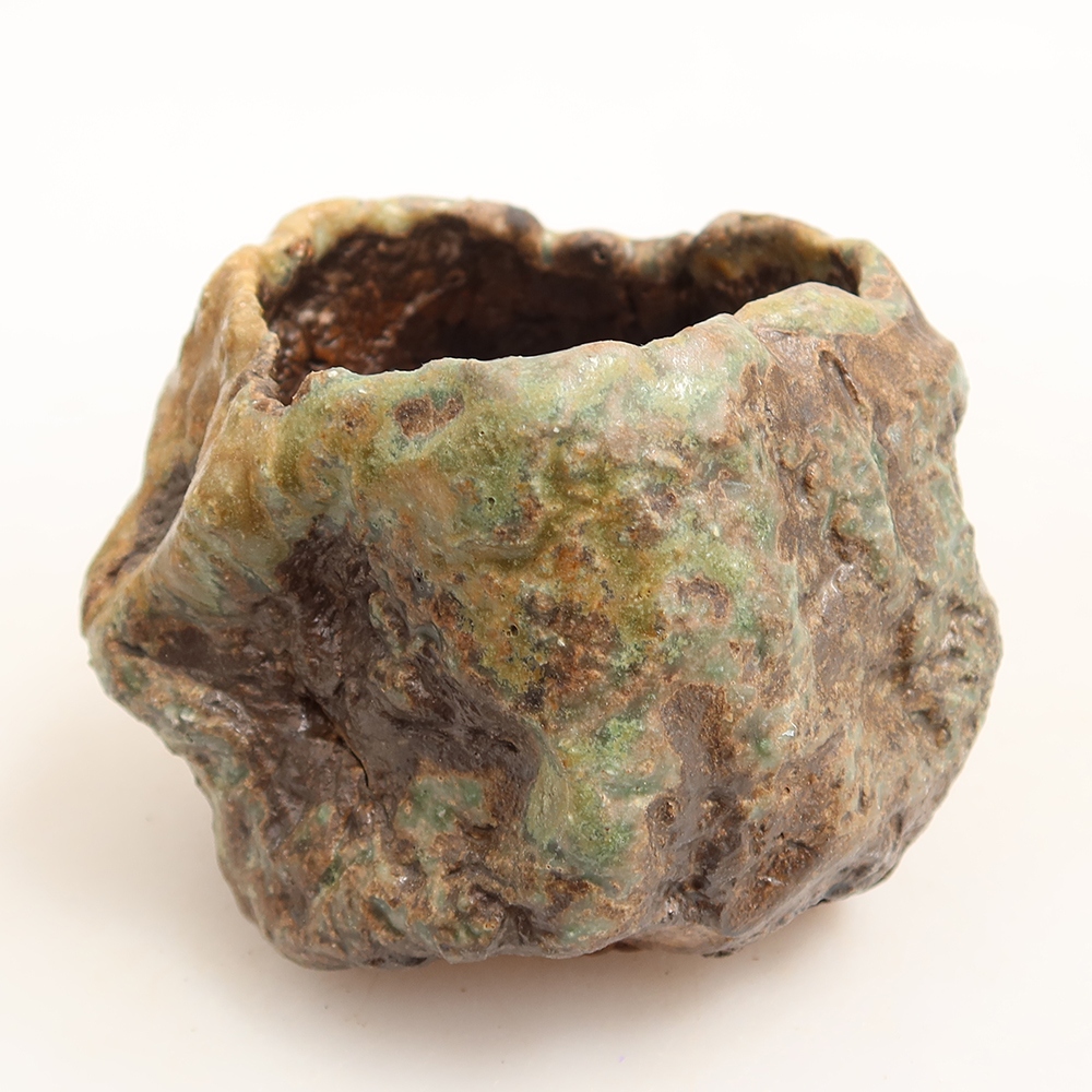Ceramic Eggshell  6 x 5 x 6.5 cm, green
