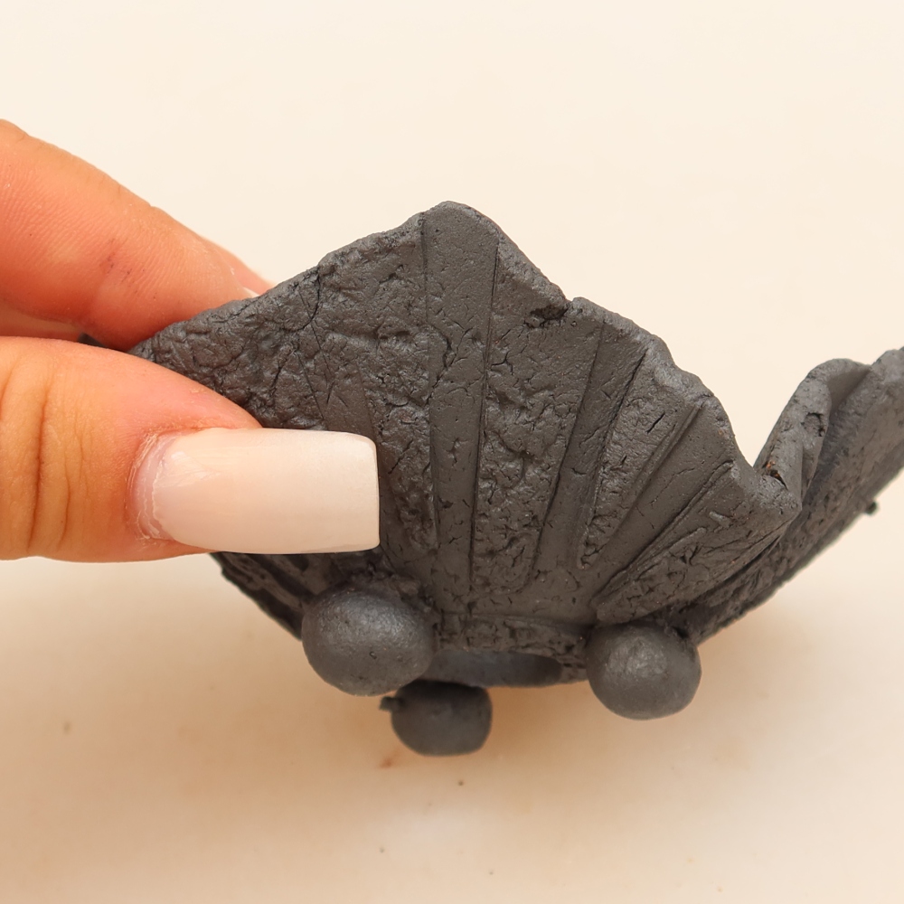 Ceramic Shell, 9 x 9 x 5 cm, metallic color