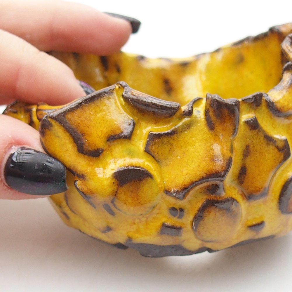 Ceramic shell 8,5 x 8,5 x 6 cm , yellow