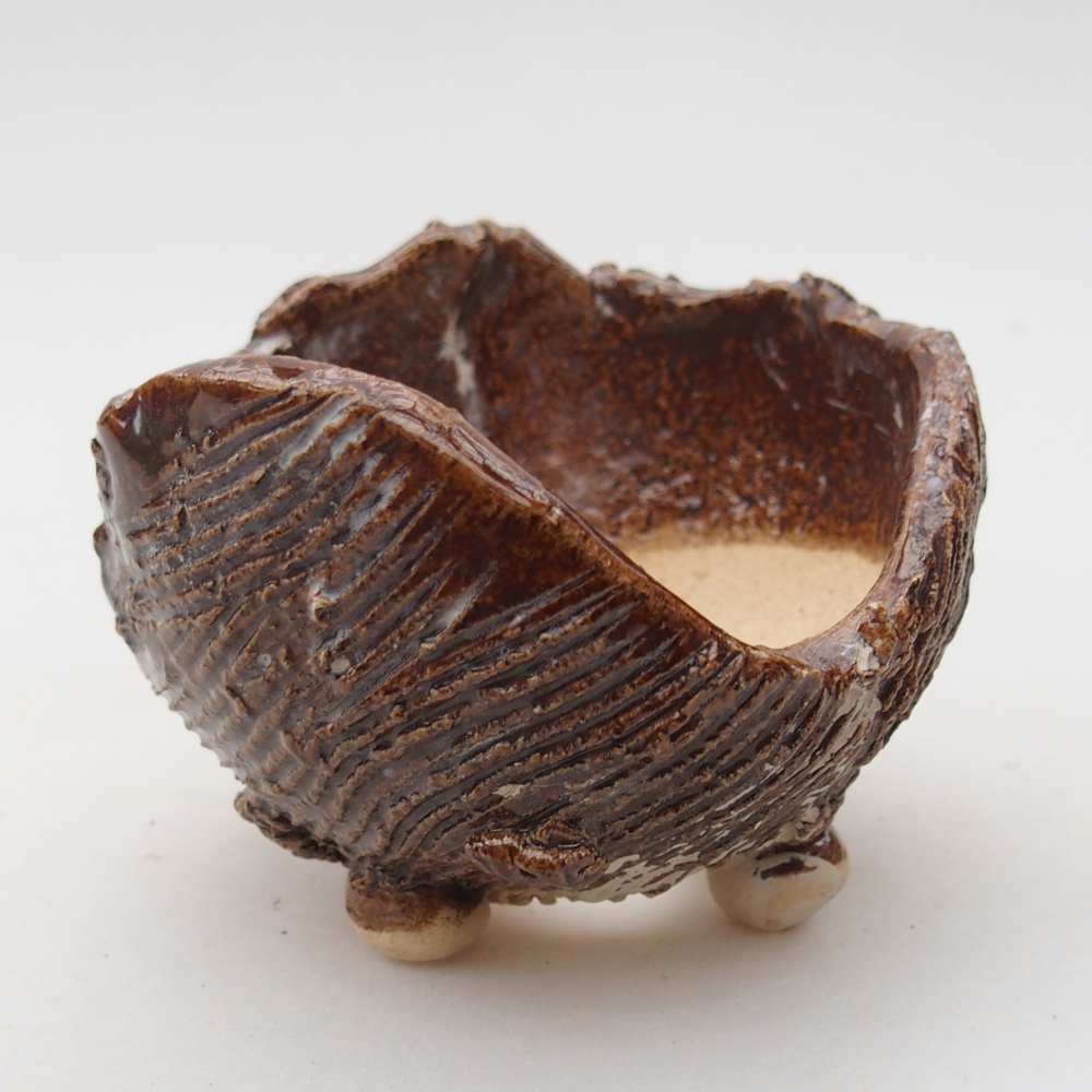 Ceramic Shell 8,5 x 8,5 x 7 cm , colour brown