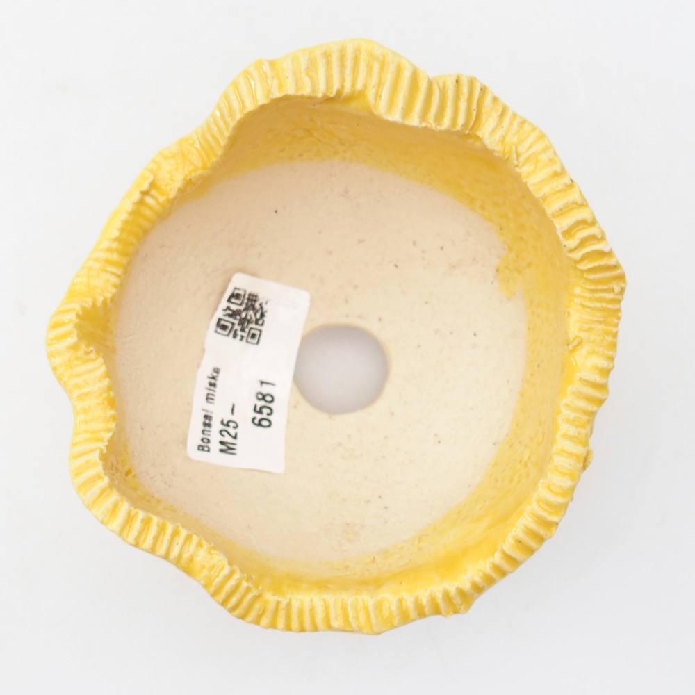 Ceramic Shell 9 x 9,5 x 7 cm , yellow