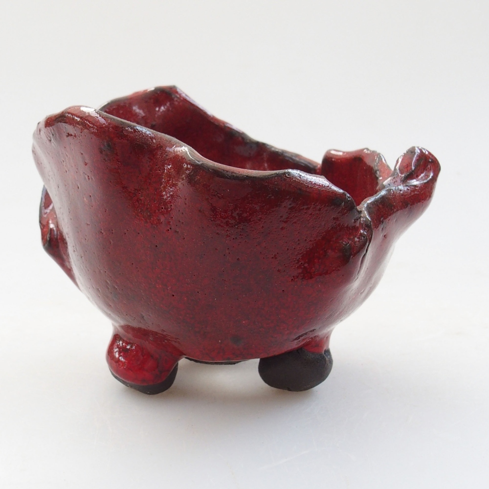 Ceramic shell 8,5 x 8 x 7 cm, color red