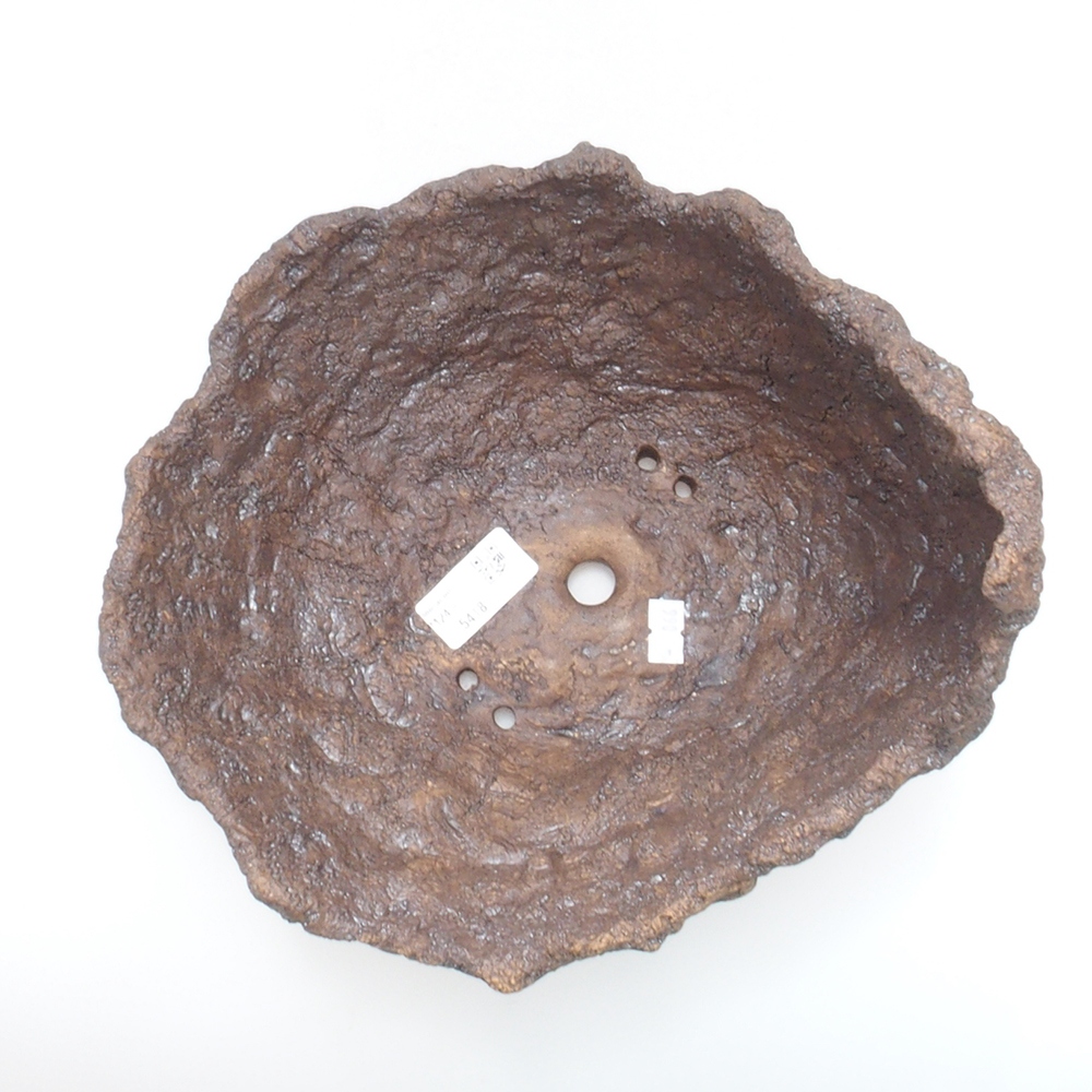Ceramic shell 24 x 21,5 x 22 cm, brown color