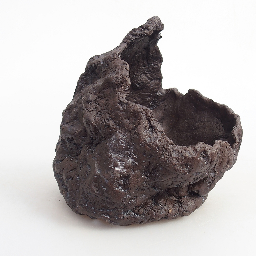 Ceramic Shell 11 x 10 x 14 cm , colour brown