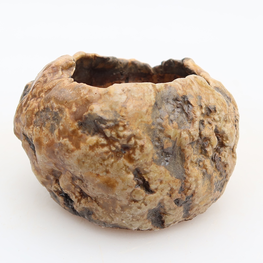 Ceramic Eggshell  6 x 5 x 5.5 cm, brown