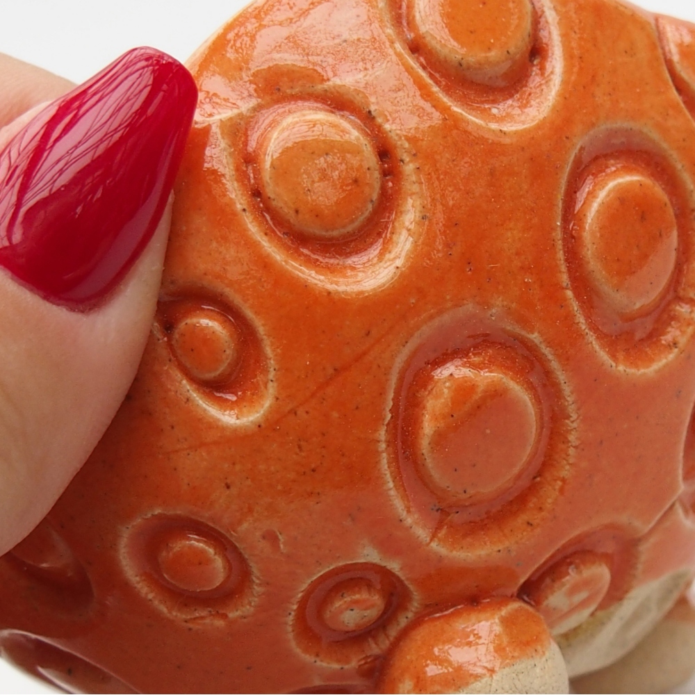 Ceramic shell 8,5 x 8,5 x 6 cm , colour orange