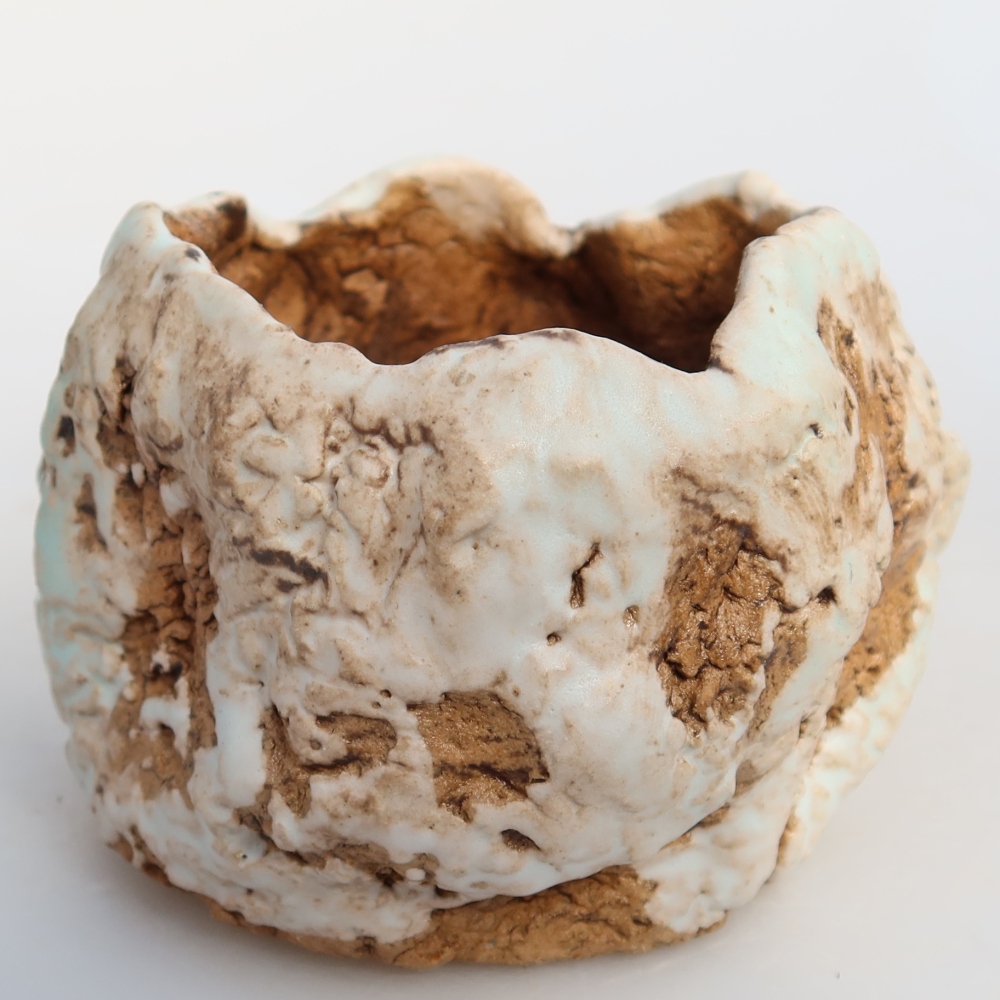 Ceramic Shell, 7 x 7 x 6 cm, white-brown