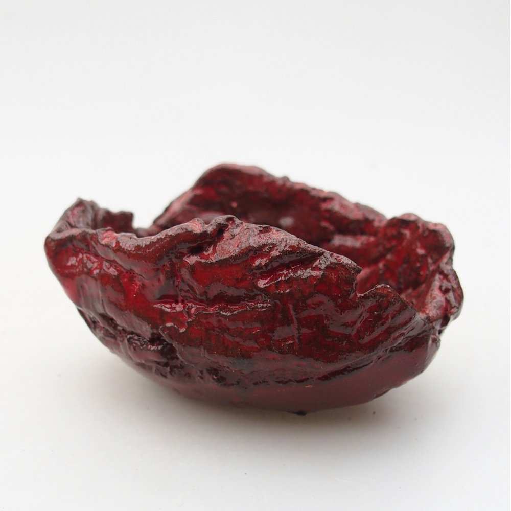 Ceramic shell 9 x 7 x 4,5 cm , colour red