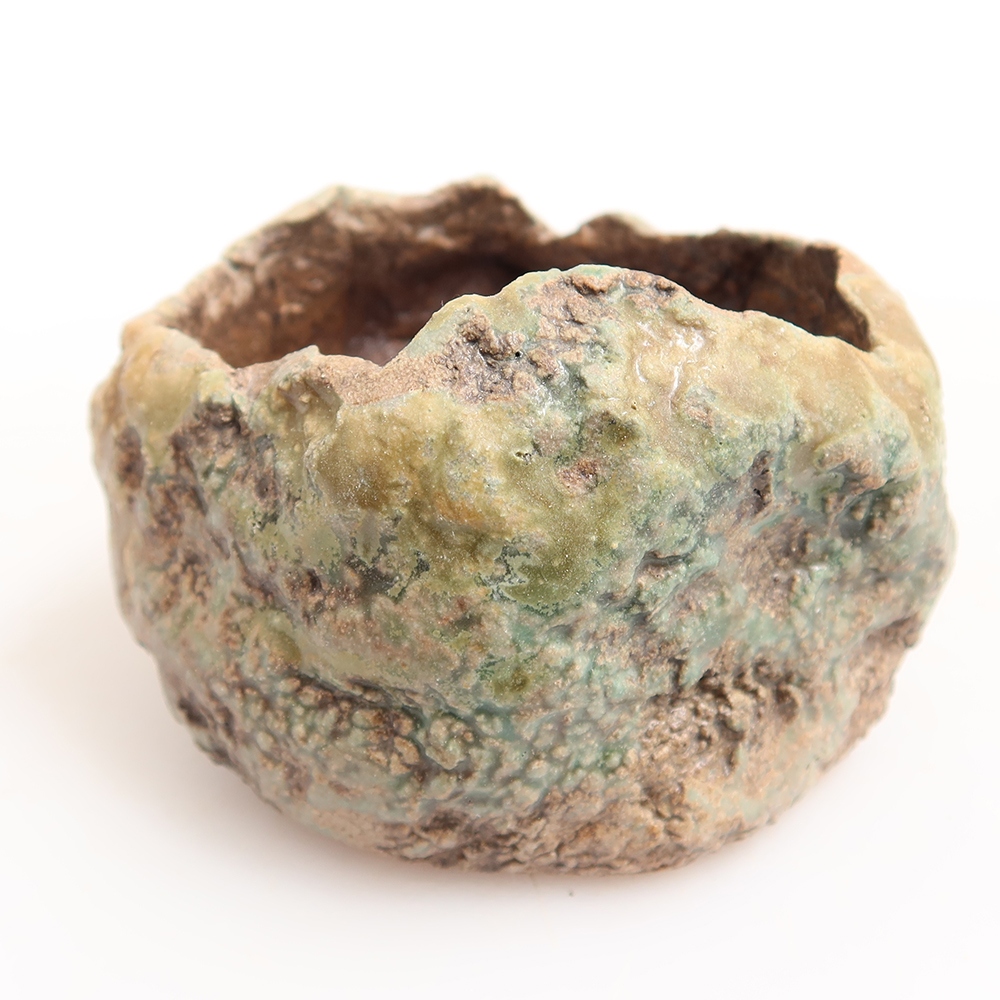 Ceramic Eggshell  6 x 5 x 5.5 cm, green