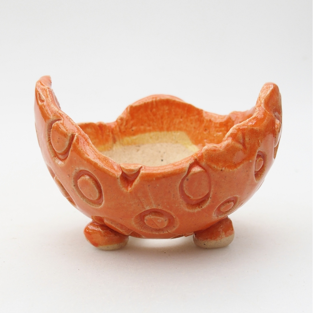 Ceramic shell 8,5 x 8,5 x 6 cm , colour orange