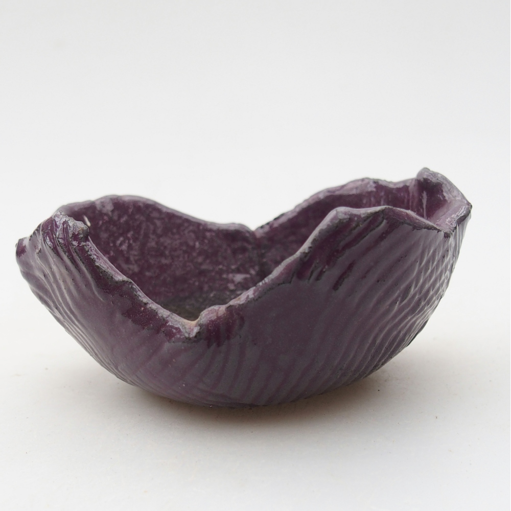 Ceramic Shell 9 x 8,5 x 4 cm , colour purple