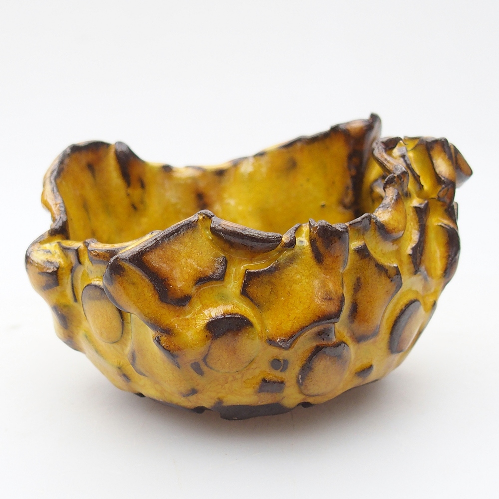 Ceramic shell 8,5 x 8,5 x 6 cm , yellow