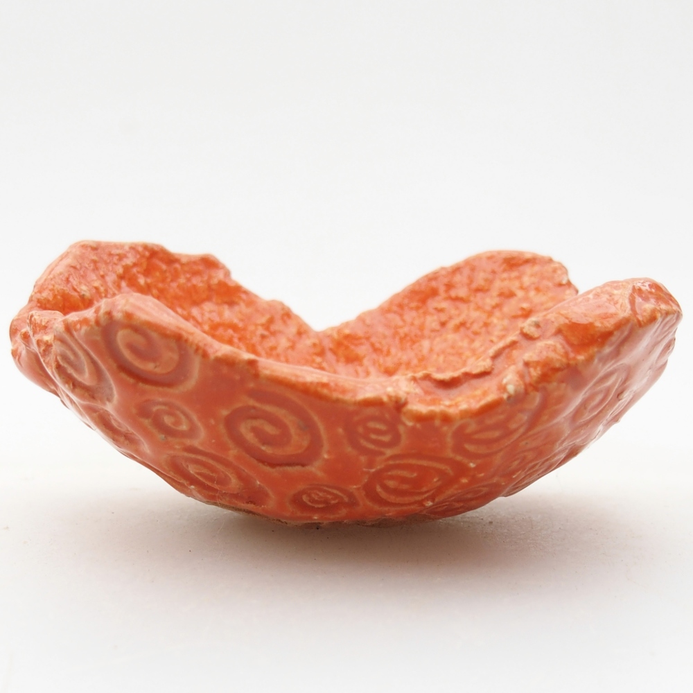 Ceramic shell 9 x 8,5 x 4 cm , colour orange