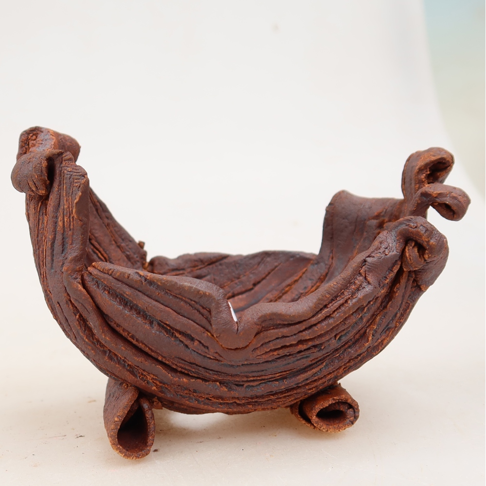 Ceramic Shell  10 x 7.5 x 7 cm, brown