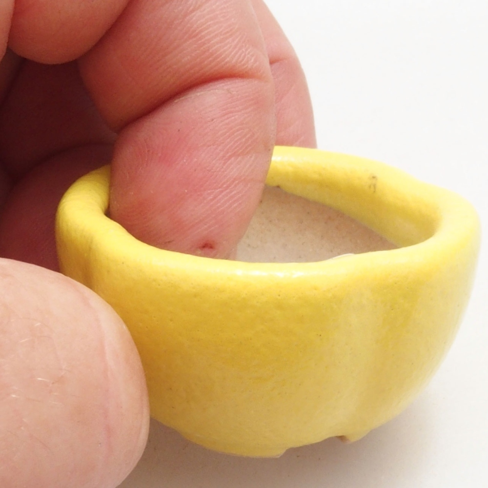 Ceramic bonsai bowl 4 x 4 x 2 cm, yellow