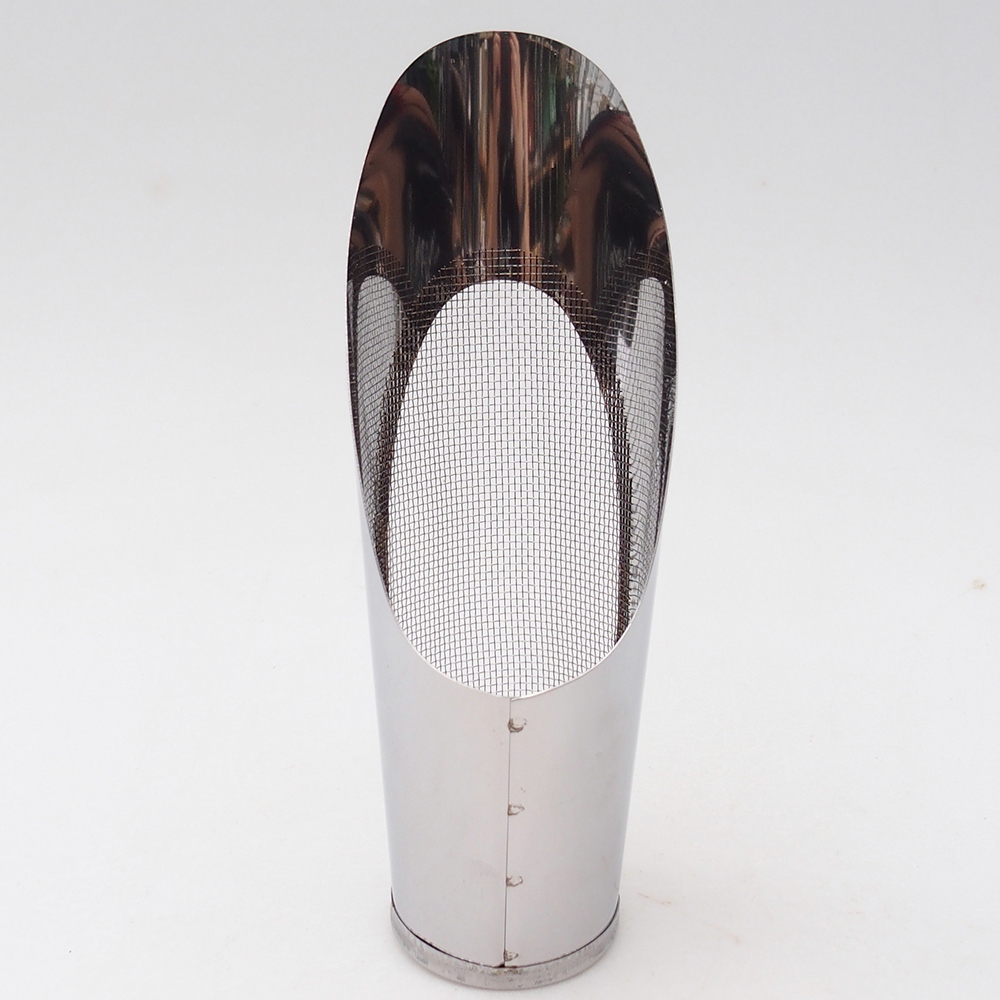 Soil trowel with sieve