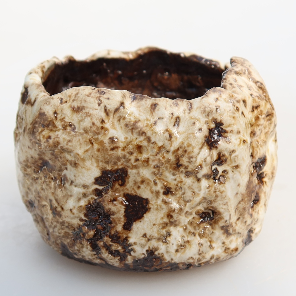 Ceramic Shell, 7.5 x 7.5 x 5.5 cm, white-brown