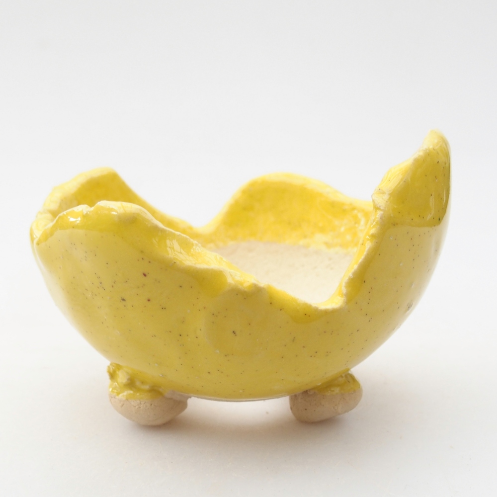 Ceramic shell 8,5 x 8,5 x 6 cm , yellow