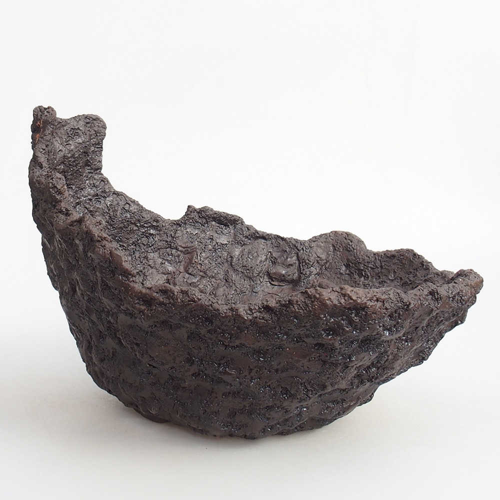 Ceramic shell 19 x 15 x 14 cm , colour brown