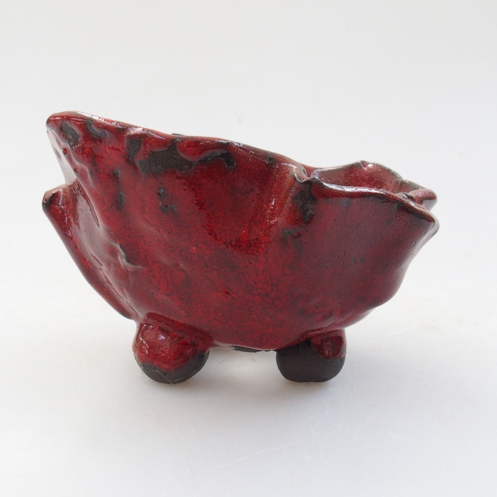 Ceramic shell 8,5 x 8 x 6 cm, color red