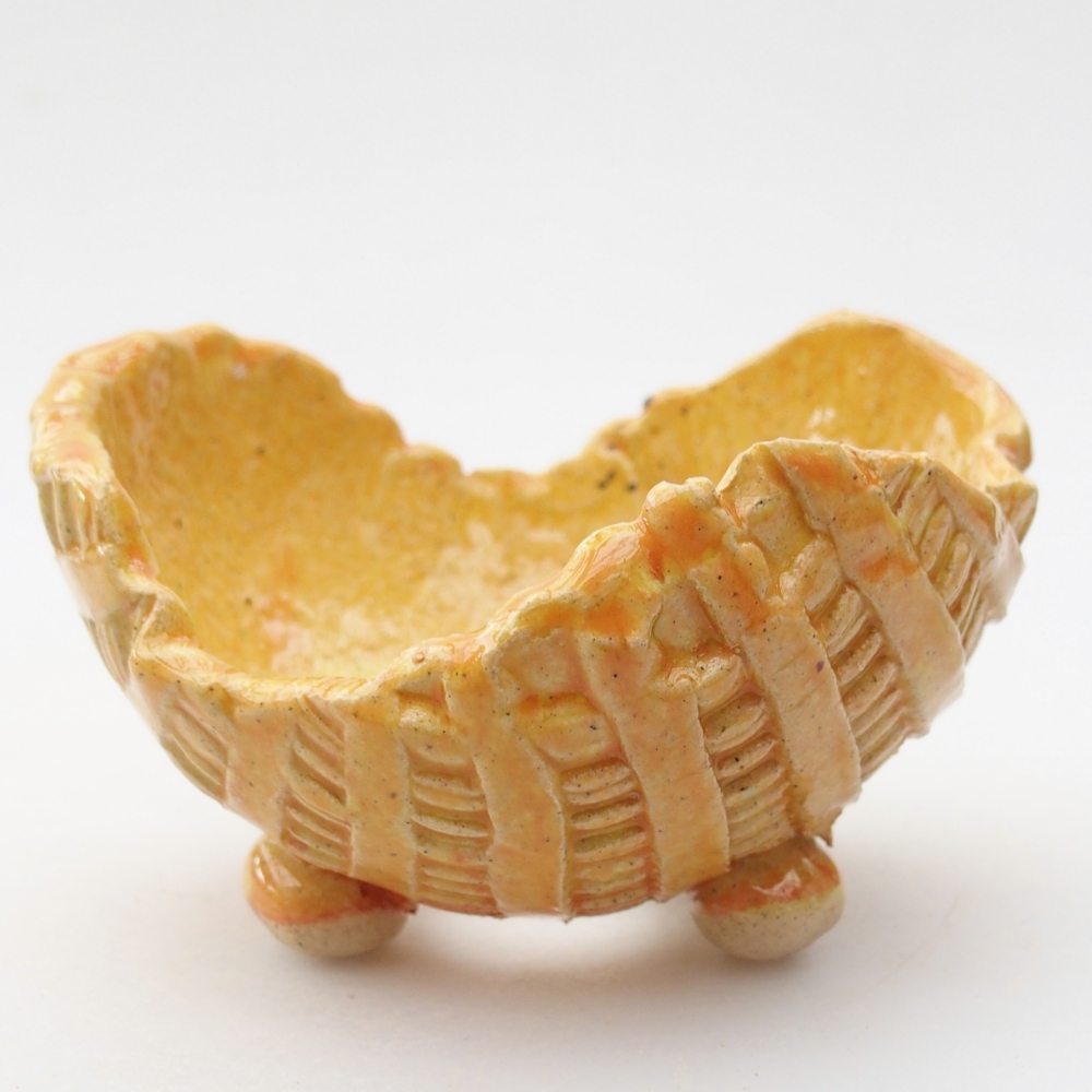 Ceramic Shell 9 x 8 x 6 cm , yellow