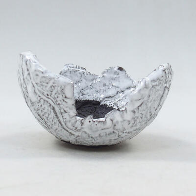 Ceramic shell 8.5 x 8 x 5.5 cm, color white - 1