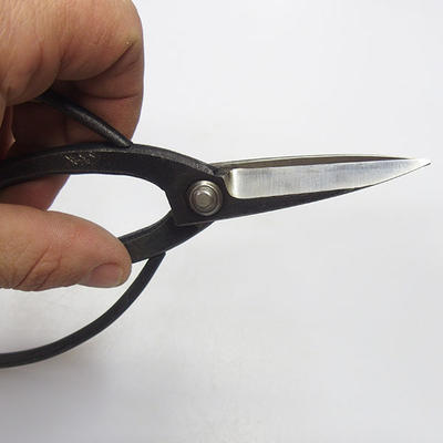 Hand-forged scissors cuts at 19 cm - 2