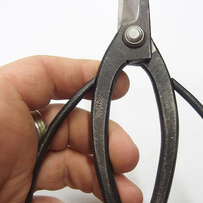 Hand-forged scissors cuts at 19 cm - 3